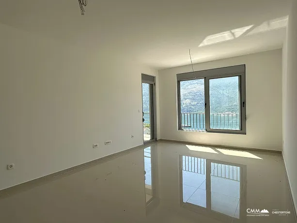Dobrota'da 74 m² iki yatak odalı daire